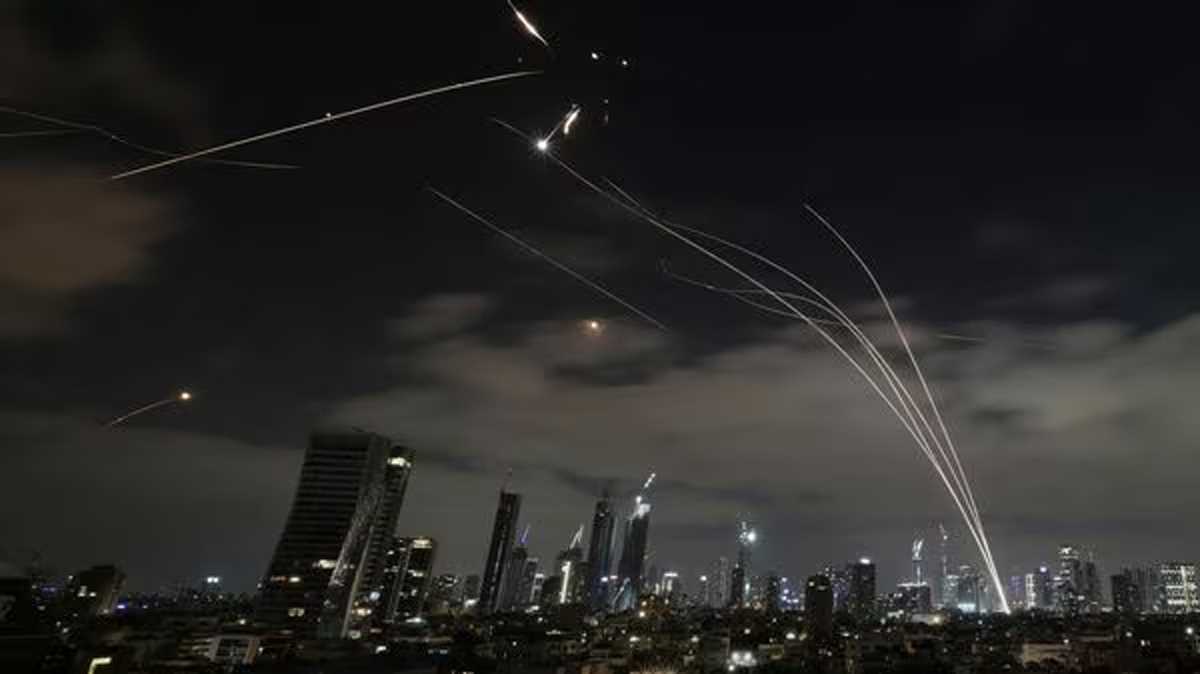 ईरान में तख्तापलट के लिए छेड़ा गया युद्ध ईरान में तख्तापलट के लिए छेड़ा गया युद्ध